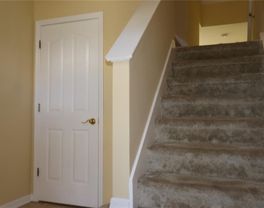3019 Pointeview Drive - Photo Thumbnail 5