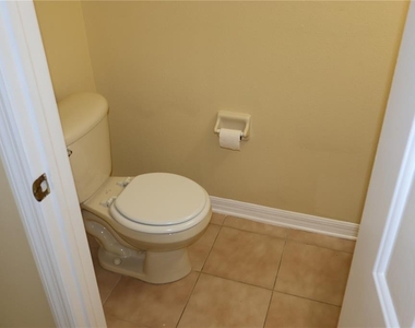 3019 Pointeview Drive - Photo Thumbnail 15