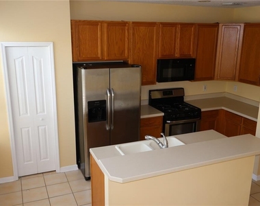 3019 Pointeview Drive - Photo Thumbnail 2