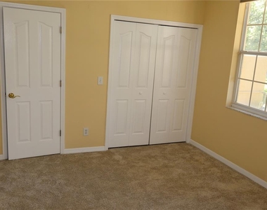 3019 Pointeview Drive - Photo Thumbnail 10
