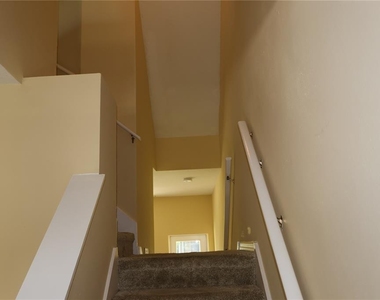 3019 Pointeview Drive - Photo Thumbnail 8