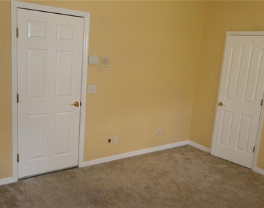 3019 Pointeview Drive - Photo Thumbnail 11