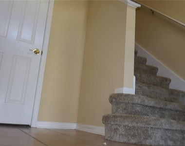 3019 Pointeview Drive - Photo Thumbnail 4