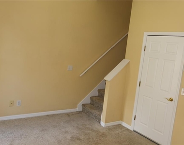 3019 Pointeview Drive - Photo Thumbnail 12