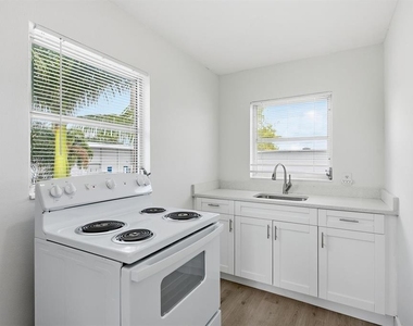 2837 18th Avenue N - Photo Thumbnail 8
