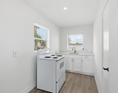 2837 18th Avenue N - Photo Thumbnail 7