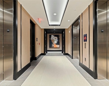 275 1st Avenue S - Photo Thumbnail 3