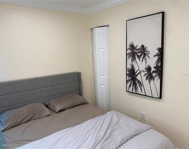 7224 1/2 Coquina Way - Photo Thumbnail 13