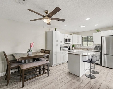 8114 Oak Trace Way - Photo Thumbnail 7
