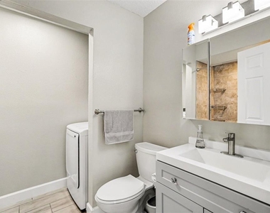 8114 Oak Trace Way - Photo Thumbnail 14