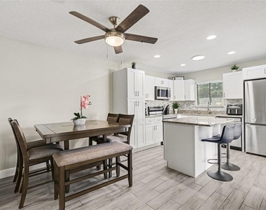 8114 Oak Trace Way - Photo Thumbnail 6