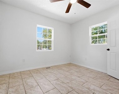 1201 S Lincoln Avenue - Photo Thumbnail 18