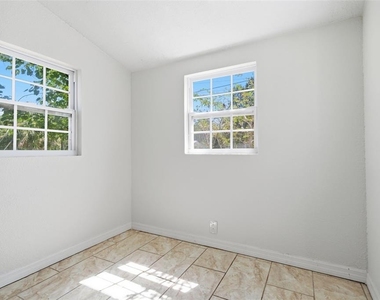 1201 S Lincoln Avenue - Photo Thumbnail 17