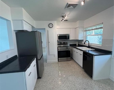 305 N Hercules Avenue - Photo Thumbnail 4