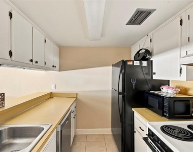 2525 W Bay Drive - Photo Thumbnail 8