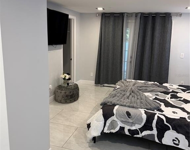 8904 Rosebank Court - Photo Thumbnail 5