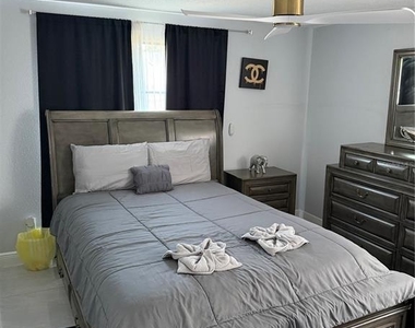 8904 Rosebank Court - Photo Thumbnail 15