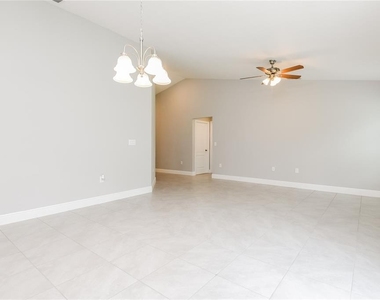 522 Bristol Circle - Photo Thumbnail 5