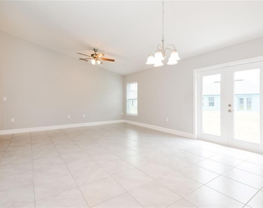 522 Bristol Circle - Photo Thumbnail 4