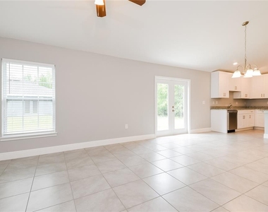 522 Bristol Circle - Photo Thumbnail 6
