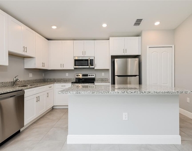 522 Bristol Circle - Photo Thumbnail 3