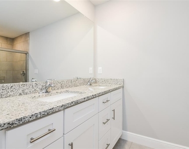 522 Bristol Circle - Photo Thumbnail 12