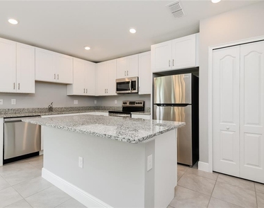 522 Bristol Circle - Photo Thumbnail 2