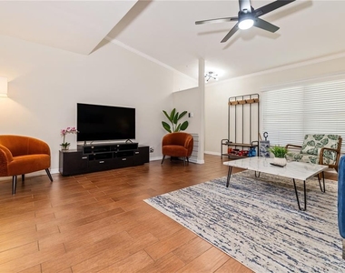 6914 N Lynn Avenue - Photo Thumbnail 7