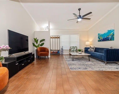 6914 N Lynn Avenue - Photo Thumbnail 8