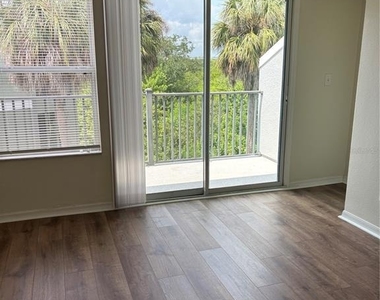551 Vincinda Crest Way - Photo Thumbnail 4