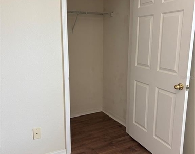 551 Vincinda Crest Way - Photo Thumbnail 7