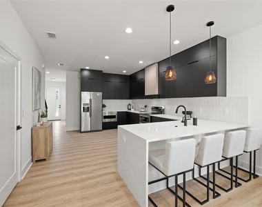 412 W Amelia Avenue - Photo Thumbnail 10