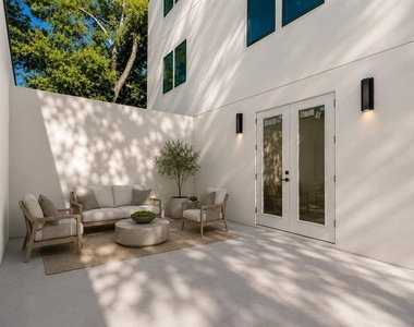 412 W Amelia Avenue - Photo Thumbnail 27