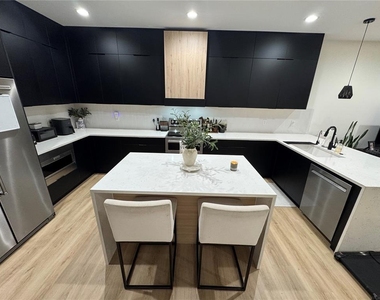 412 W Amelia Avenue - Photo Thumbnail 8