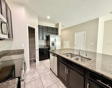 7123 Summer Holly Place - Photo Thumbnail 8