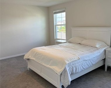 2907 Rock Sound Street - Photo Thumbnail 31
