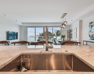 1020 Sunset Point Road - Photo Thumbnail 32