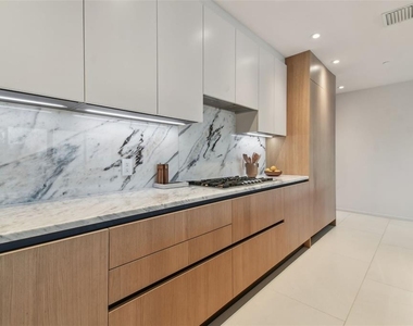 1020 Sunset Point Road - Photo Thumbnail 34