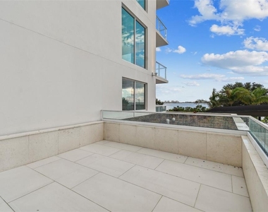 1020 Sunset Point Road - Photo Thumbnail 37