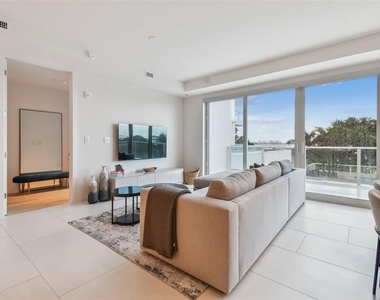 1020 Sunset Point Road - Photo Thumbnail 44