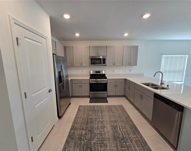 11207 Fieldstone Drive - Photo Thumbnail 9