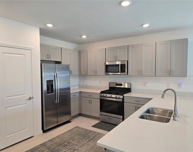 11207 Fieldstone Drive - Photo Thumbnail 8