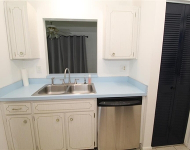 707 Huxley Place - Photo Thumbnail 7