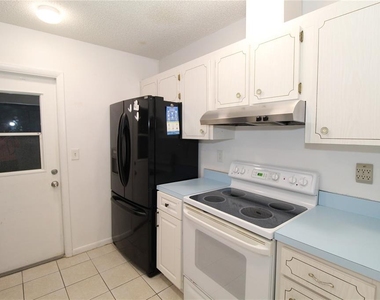 707 Huxley Place - Photo Thumbnail 4