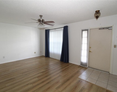 707 Huxley Place - Photo Thumbnail 2