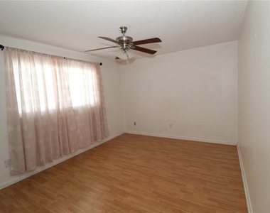 707 Huxley Place - Photo Thumbnail 11