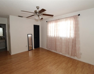 707 Huxley Place - Photo Thumbnail 10