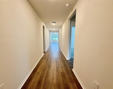 5013 Kaia Avenue - Photo Thumbnail 4
