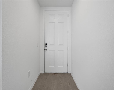 2702 San Marco Way - Photo Thumbnail 2