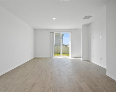 2702 San Marco Way - Photo Thumbnail 4